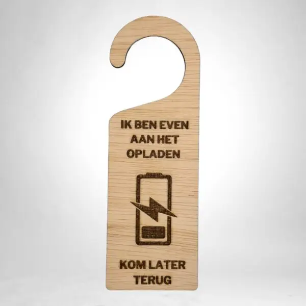 Deurhanger – ik ben even aan het opladen