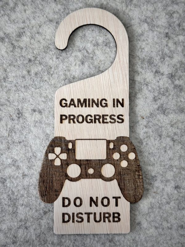 Deurhanger gaming in progress front
