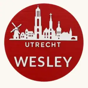 Handgemaakt houten naambordje met de skyline van Utrecht. Met je eigen naam!