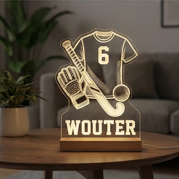 Sfeervolle gepersonaliseerde houten lampjes van Studio Laserloom