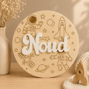 Houten naambordje in het astronaut en ruimte thema - gepersonaliseerd met je eigen naam