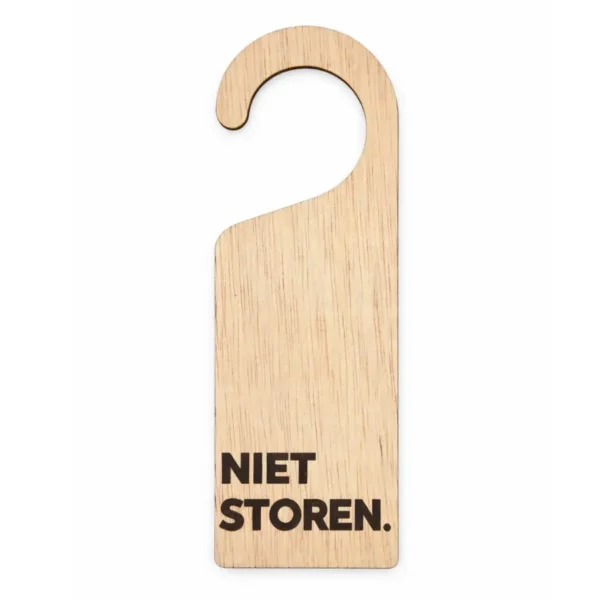 Houten deurhanger met de tekst NIET STOREN