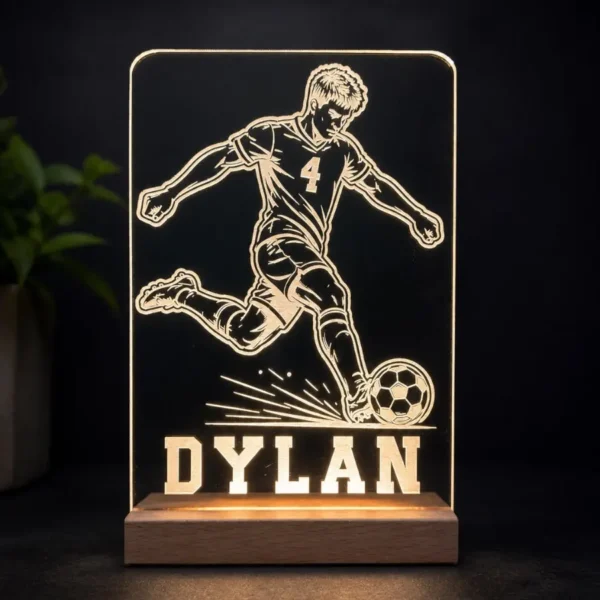 Gepersonaliseerd houten led lampje voetballer met naam en rugnummer
