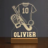 gepersonaliseerd (nacht)lampje met een hockeyshirt, stick, handschoen, bal en met je eigen gekozen shirt nummer en naam