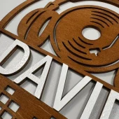 Houten naambordje met het DJ thema. Fantastisch design voor iedere muziekliefhebber.